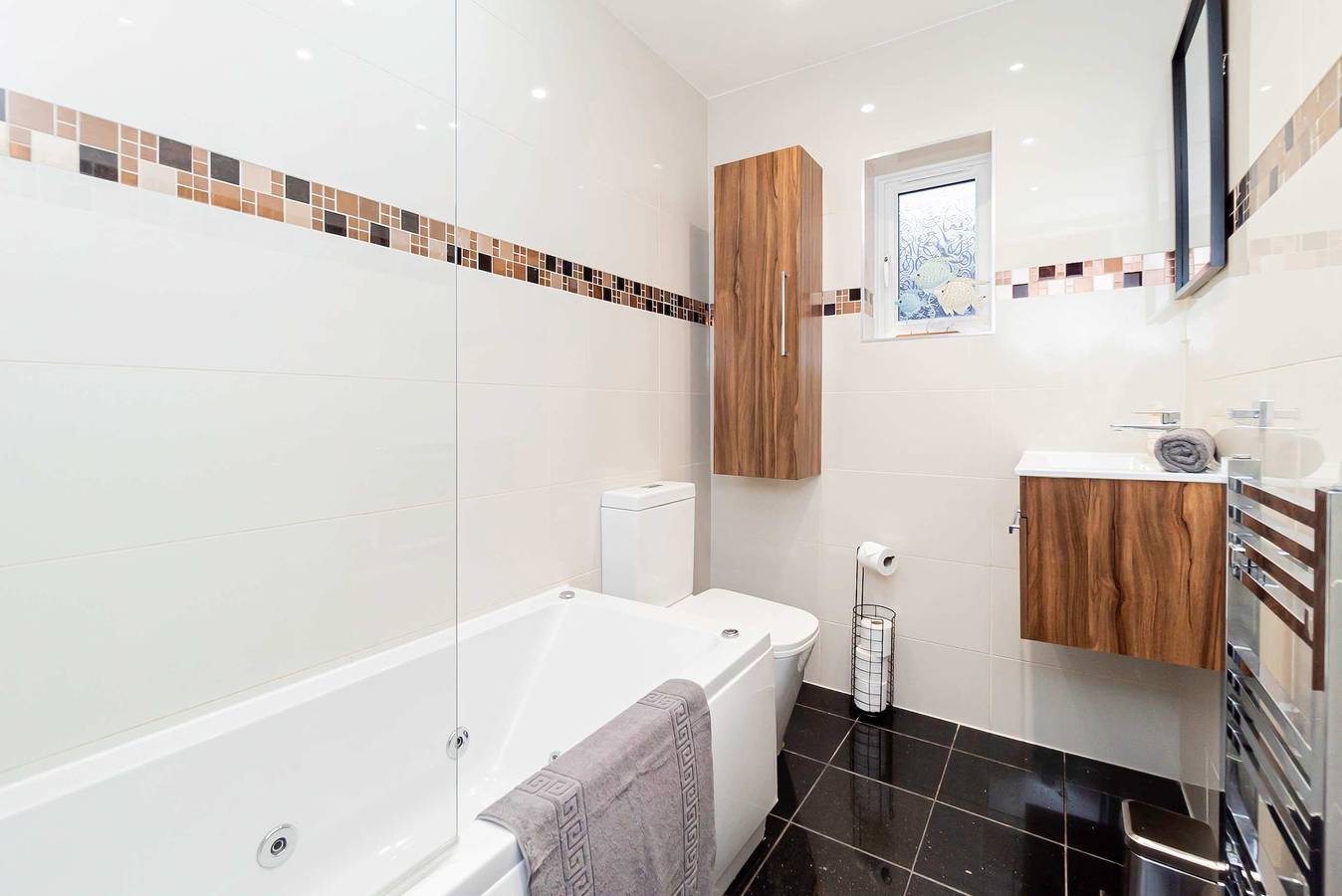 Spacious 4Br Home + Free Parking in Milton Keynes in Milton Keynes, Südostengland