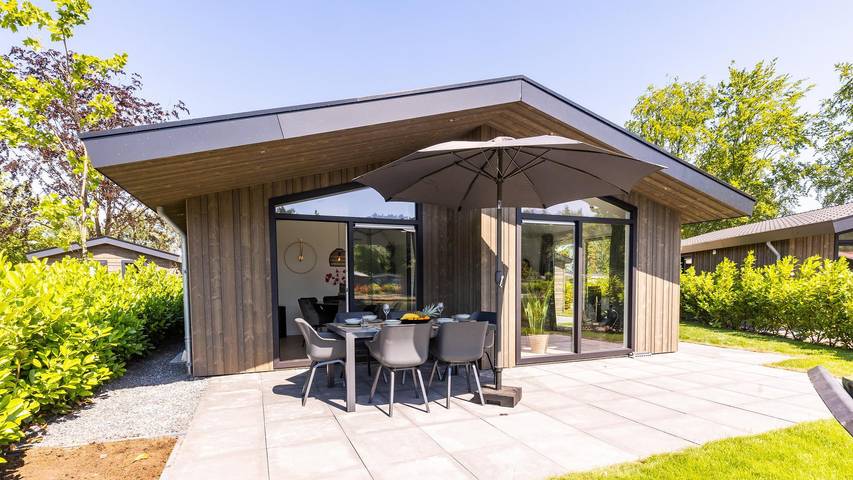 Chalet voor 6 personen, with Balkon/Terras and Terras as well as Tuin and Sauna in Veldhoven