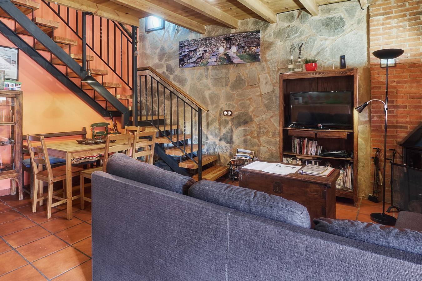 Maison de campagne "Entre Valles" avec vue sur les montagnes, terrasse privée et Wi-Fi in Carrocera, Chaîne Cantabrique