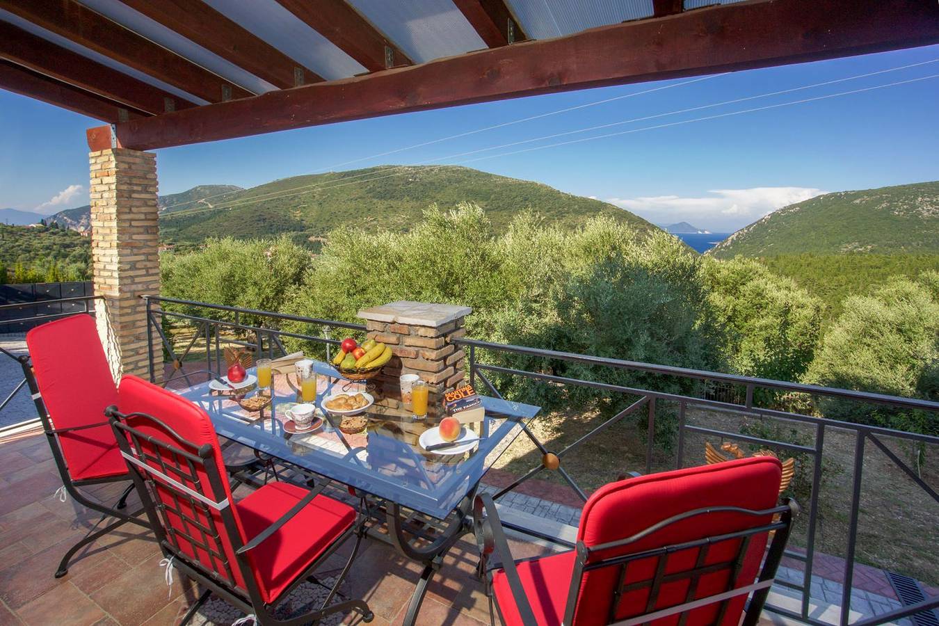 Crimson Villa in Platrithias, Greece