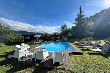 Location de vacances pour 12 personnes, avec terrasse et jardin à Sospel