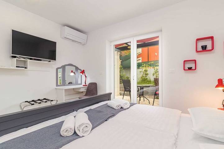 Villa Ziziphus - Privater Pool mit Whirlpool in Premantura, Südküste Istrien