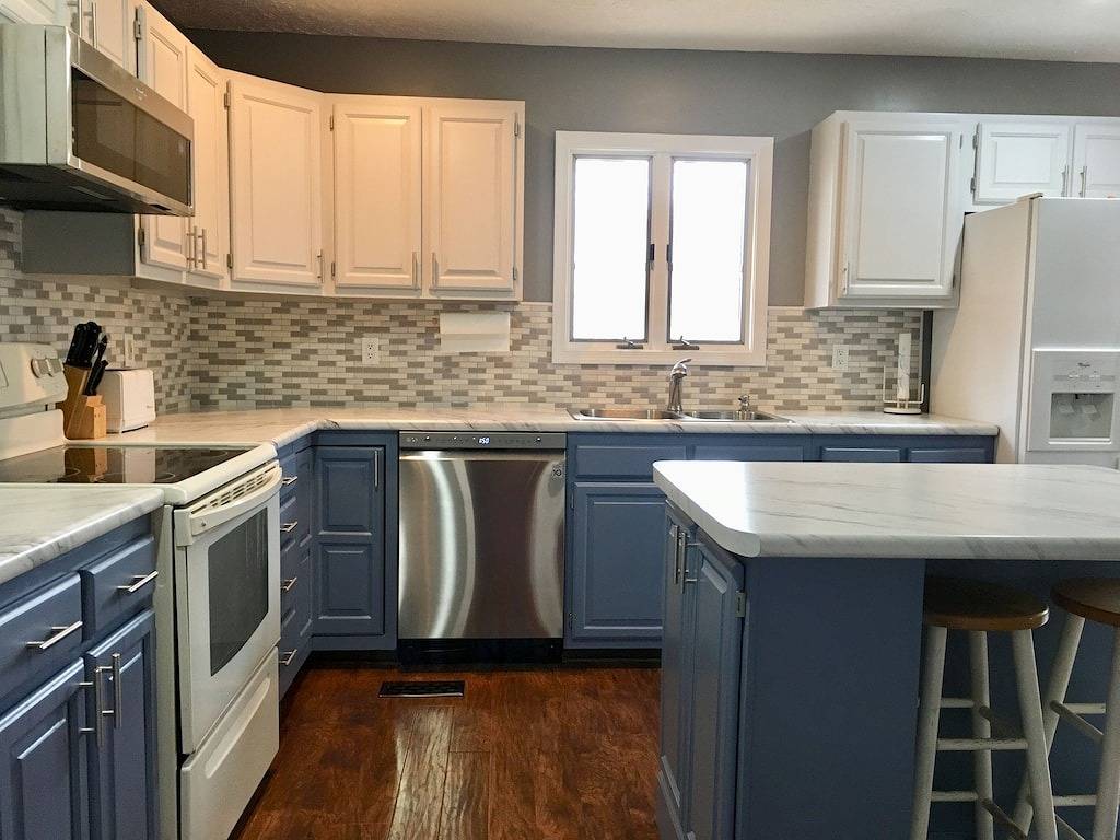 2. 5 Hektar Wald in einer ruhigen, tiefen Wasserbucht - schaffen Sie großartige Urlaubserinnerungen in Smith Mountain Lake