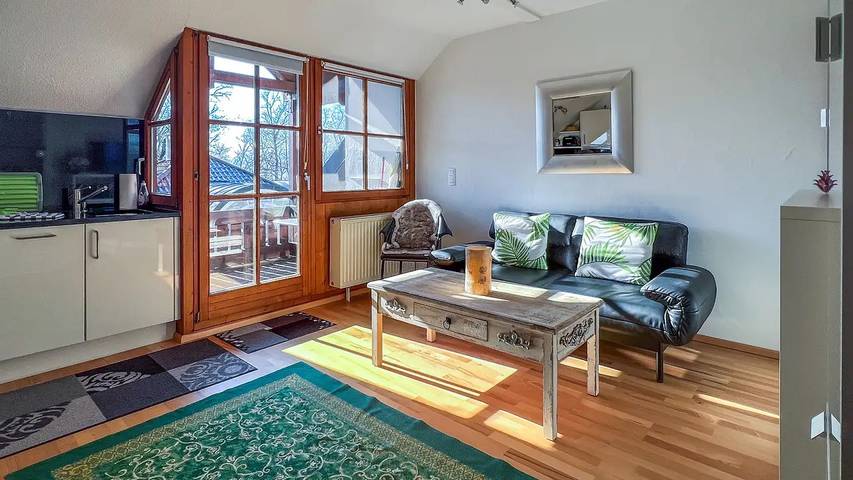 Ferienwohnung für 2 Personen, mit Pool und Garten sowie Balkon und Sauna in Chieming