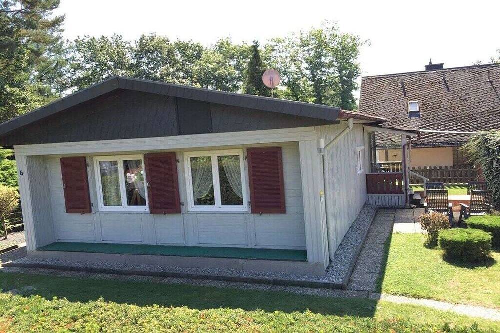 Holz-Ferienhaus mit Wintergarten in Rheinböllen, Nahetal