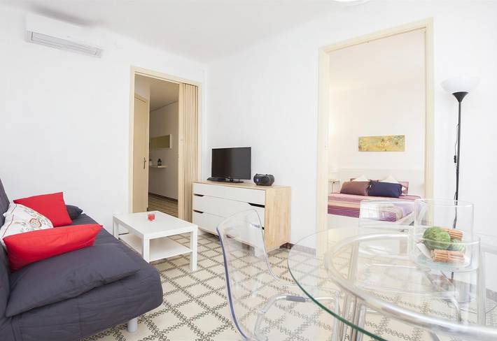 Entire apartment, 3-Bedroom Apartment Next to Plaza with Wi-Fi and Air Conditioning in Barcelona Centre, Barcelona
