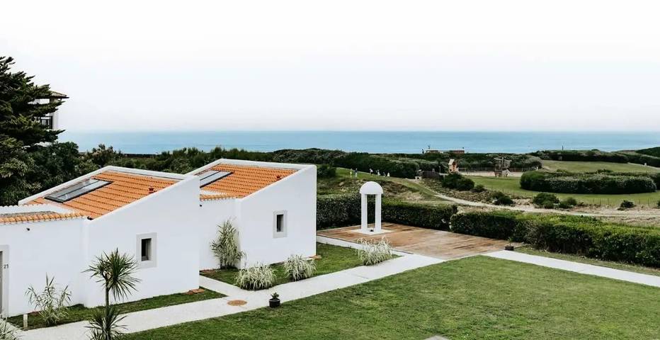 Location de vacances pour 2 personnes, avec Balcon ainsi que Piscine et Vue à Anglet
