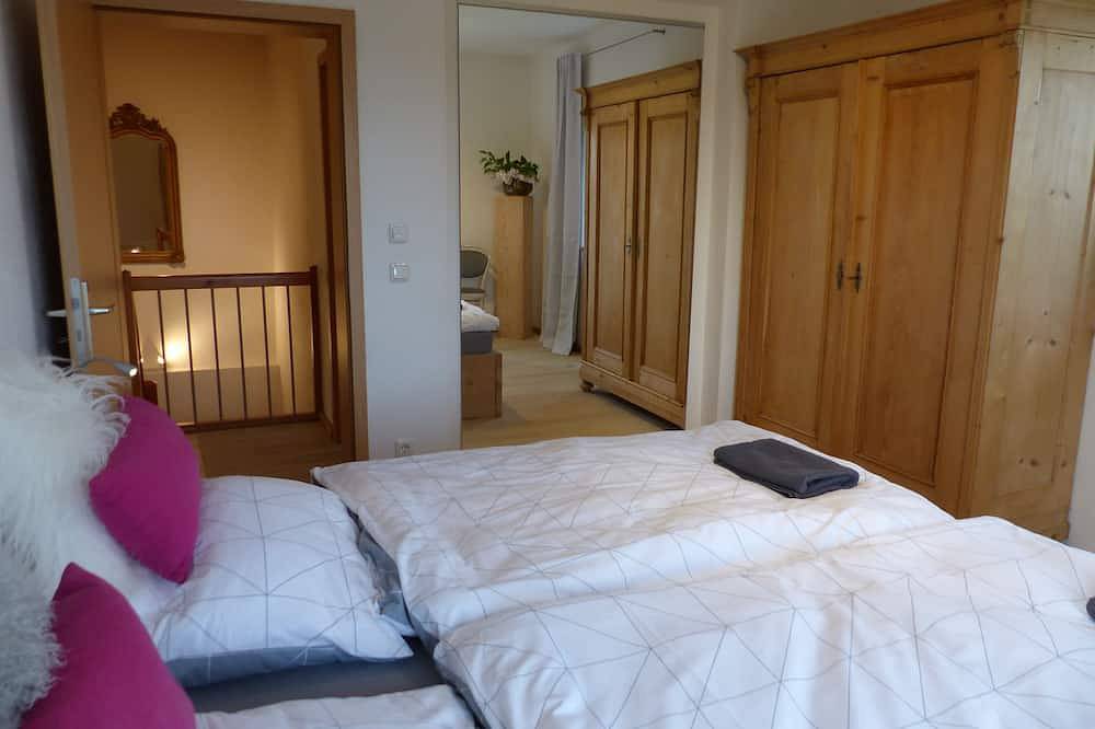 Ganze Wohnung, Stadtnahe Ferienwohnung für Naturliebhaber mit Blick über die Donau in Bach an der Donau, Ostbayern