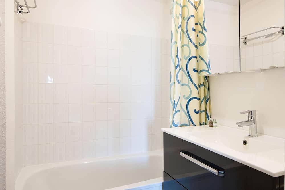 Apartamento entero, Apartment Ombrine with sea view and swimming poll access in Saint-Martin-de-Ré, Isla de Ré