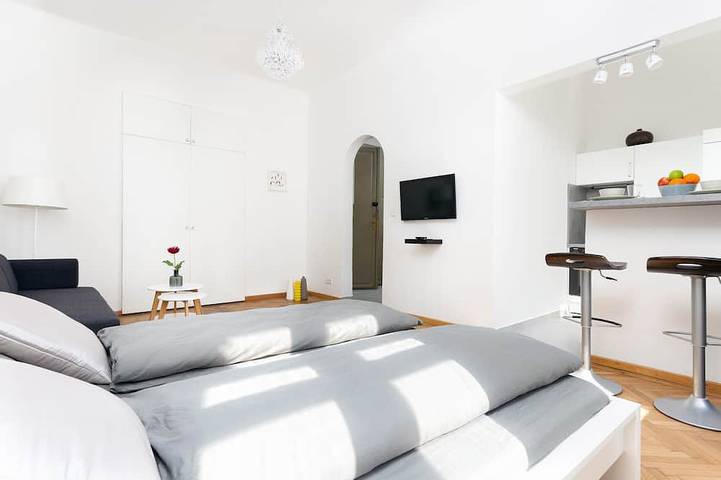 Ganze Wohnung, Neu renovierte helle Wohnung in fußläufiger Entfernung zum Zentrum u. zur U-Bahn in Wien, Donau Niederösterreich