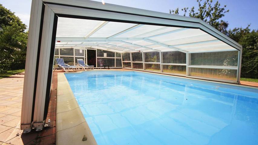Location de vacances pour 9 personnes, avec piscine et jardin à Plounéour-Trez - 2