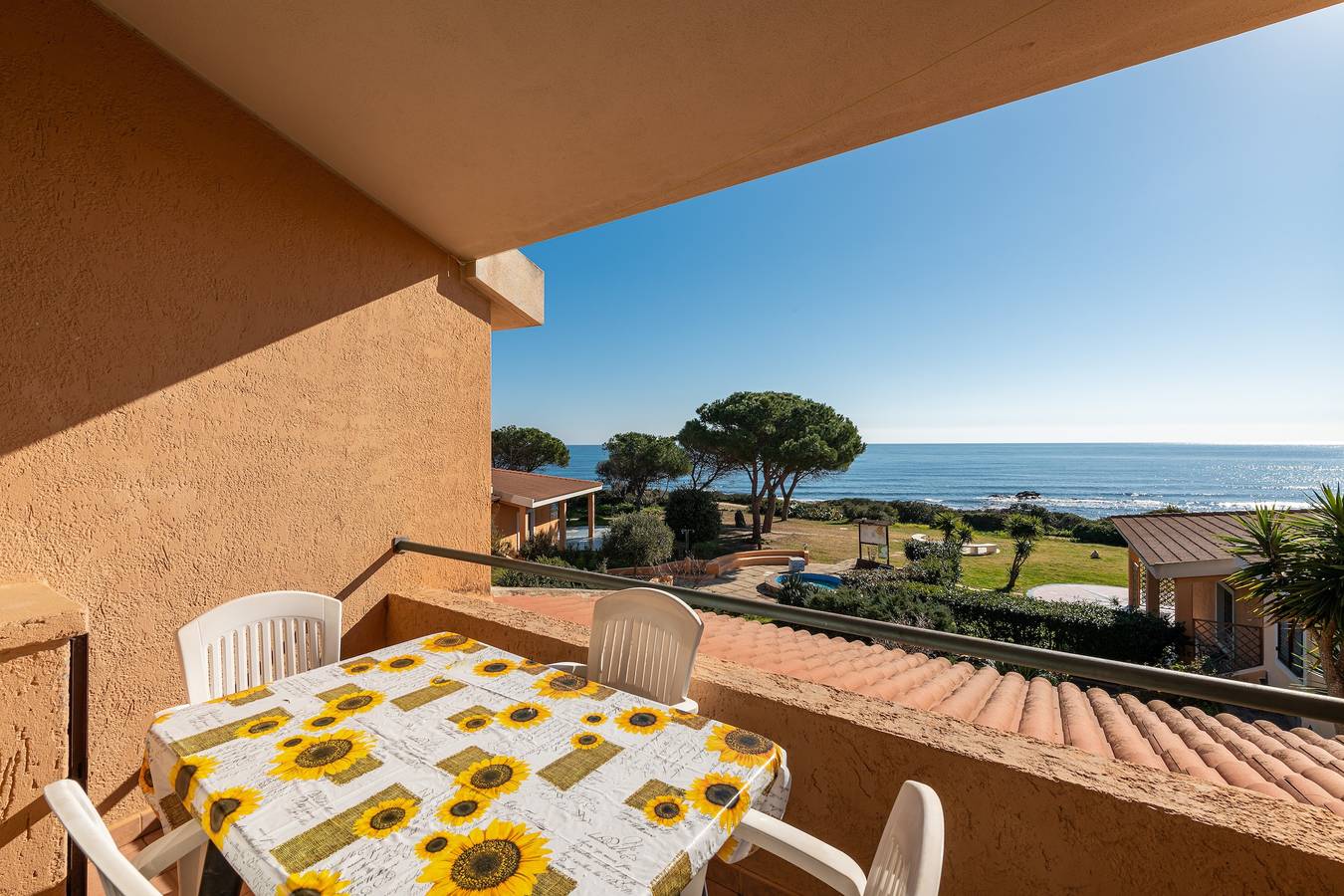 Casa vacanze "Le Gemelle Al 212" con vista mare, giardino privato e aria condizionata in Porto Tramatzu, Villaputzu