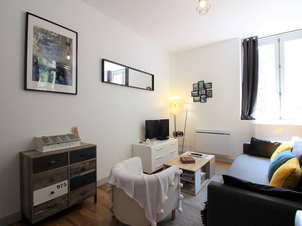 Entire apartment, Charming 2Br Duplex in Central La Bourboule with Parking in La Bourboule, Volcans d'Auvergne Regional Nature Park