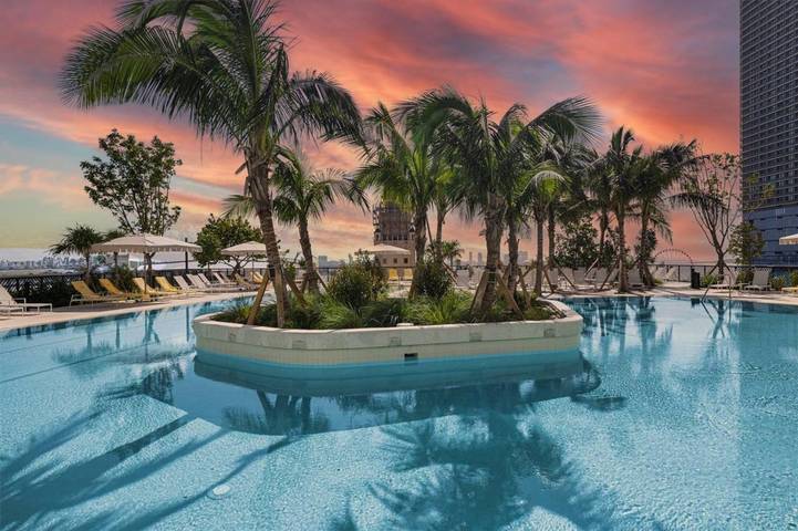 Apartahotel para 2 personas, con vistas además de terraza y piscina, Se admiten mascotas en Florida