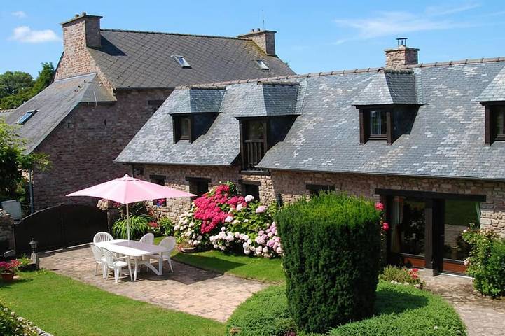 Location de vacances pour 4 personnes, avec jardin, animaux acceptés à Pléhédel