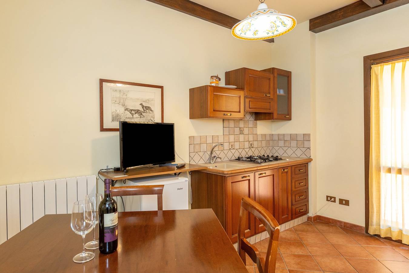 Ganze Wohnung, Ferienwohnung 'Malva' mit Gemeinschaftspool, Wi-Fi und Klimaanlage in Livorno, Etruskische Küste