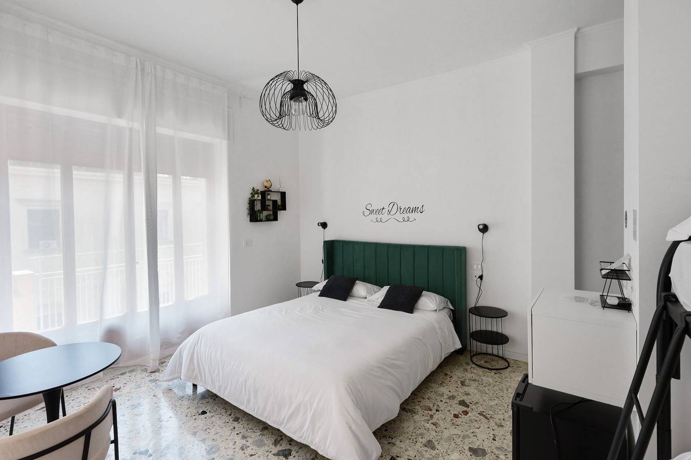 Camera Le Ali Di Salerno - Colibrì con Vista Mare, Wi-Fi e Aria Condizionata in Salerno, Costa tirrenica Campania