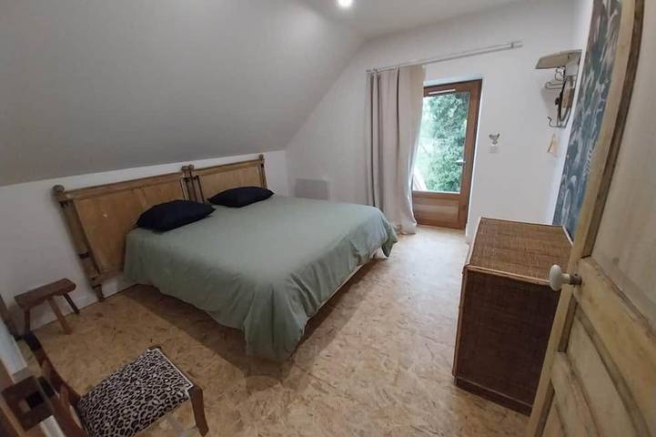 Cottage for 5, nature & greenery, pets welcome in Chavroches, Vichy region