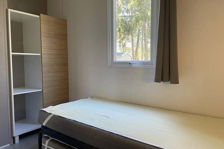 ZEcamping 4* familial piscine chauffée pet friendly mobil-home 24m2 in Sainte-Nathalène, Périgord Noir
