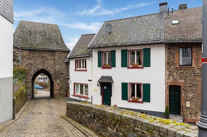 Ferienwohnung für 4 Personen, mit Whirlpool und Garten sowie Balkon und Sauna in Hellenthal