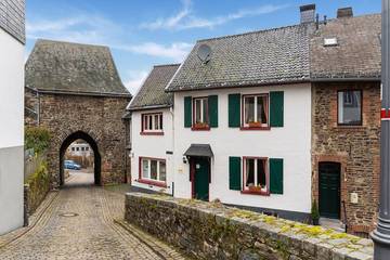 Ferienwohnung für 4 Personen, mit Garten und Sauna sowie Whirlpool und Balkon in Hellenthal