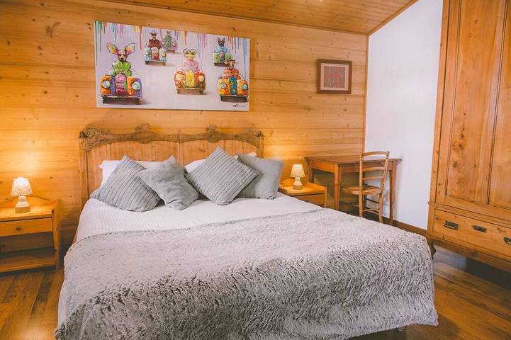 Chalet pour 14 personnes, avec balcon ainsi que jardin et jacuzzi