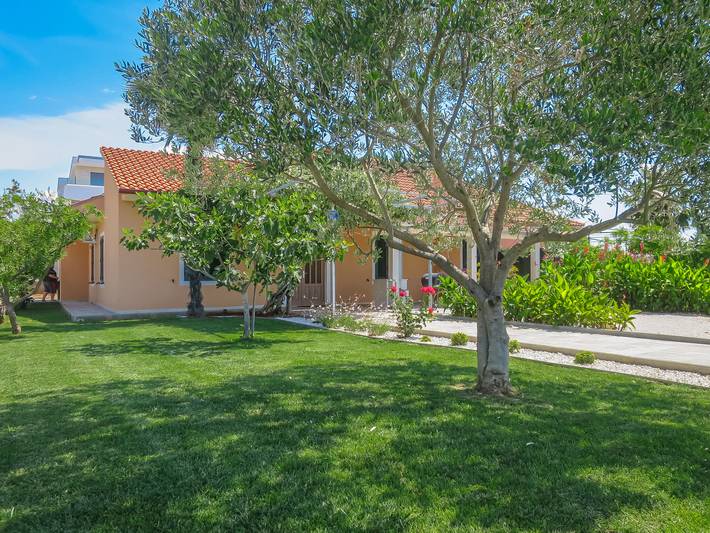 Ferienhaus für 8 Personen, mit Terrasse und Garten in Sukosan