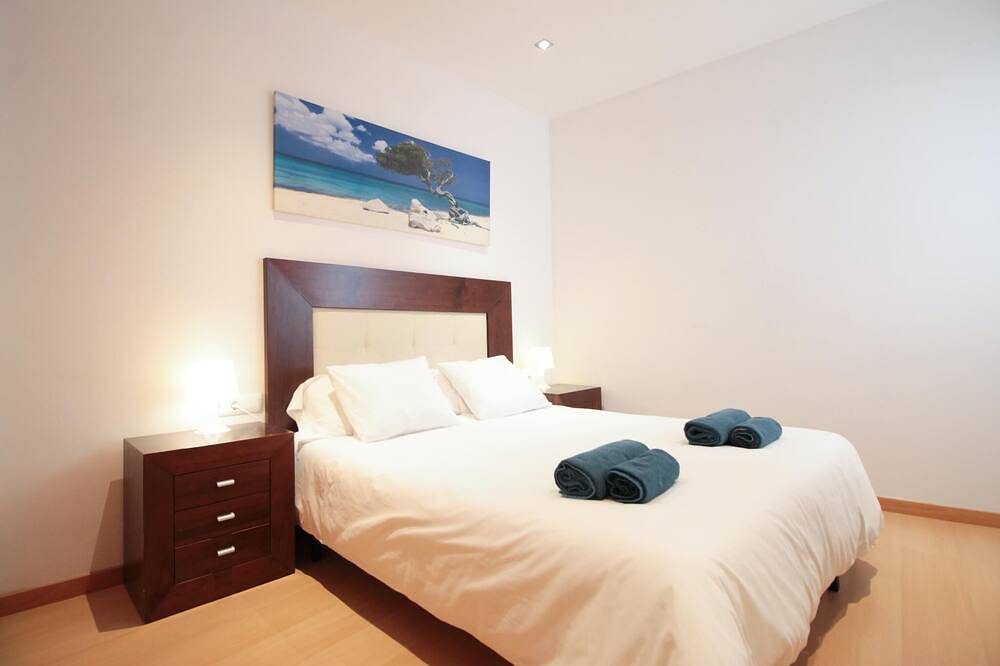 Ganze Wohnung, Bright duplex, consisting of two joined flats (two bedroom + studio) that fit 5 people in Barcelona Zentrum, Barcelona