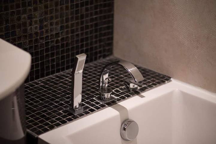 Location de vacances pour 8 personnes, avec jardin et jacuzzi, animaux acceptés dans La Ceze La Roque Sur Ceze - 4