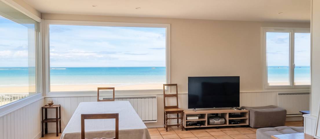 Geräumiges Haus mit Meerblick in Arromanches-les-Bains in Arromanches-les-Bains, Bayeux und Umgebung