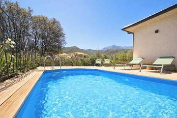 Location de vacances pour 5 personnes, avec jardin à Moltifao