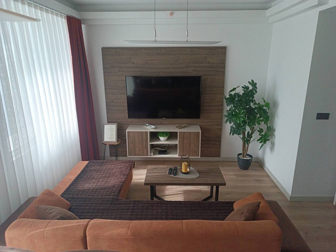 Ganze Wohnung, Luxuriöse Wohnung im 19. Stock mit Pool, Fitnessstudio und Blick auf die Stadt in Skopje, Nordmazedonien