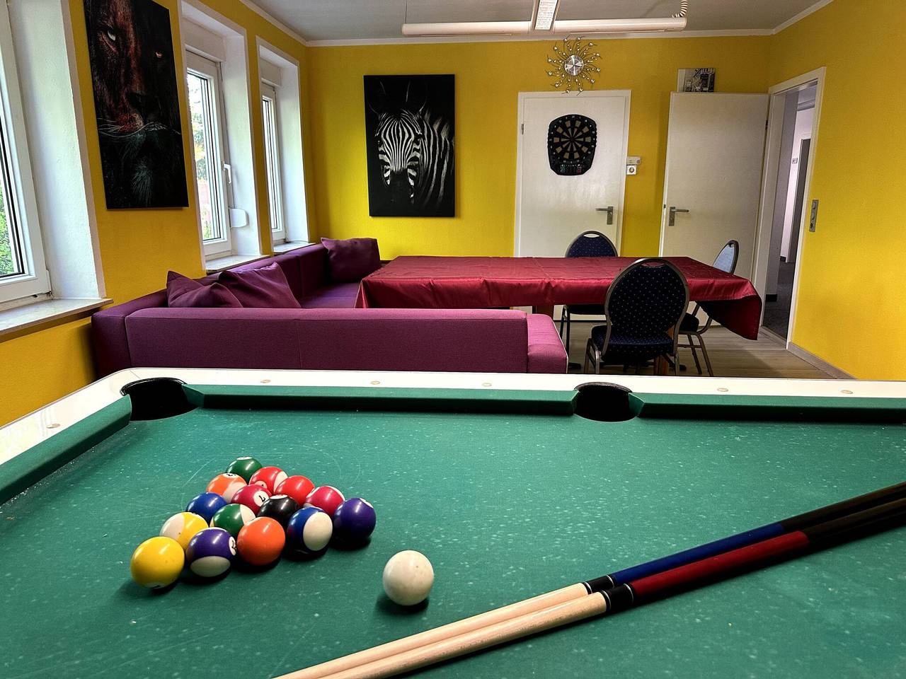 Ganze Wohnung, Große Unterkunft bis 18 Personen im Raum Halle & Leipzig mit Billard und Darts in Landsberg (Saalekreis), Saale-Unstrut Region