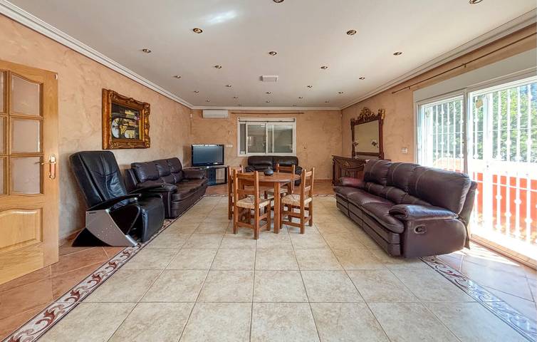 Geräumige 2-Zimmer-Wohnung mit Pool, Terrasse, WLAN und Parkplatz in La Vila Joiosa, Costa Blanca