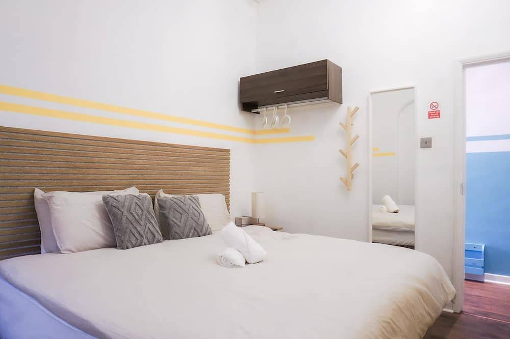 Executive King size 1-bedroom Contractor friendly - Free Parking! in Westcliff-on-Sea, Southend-on-Sea