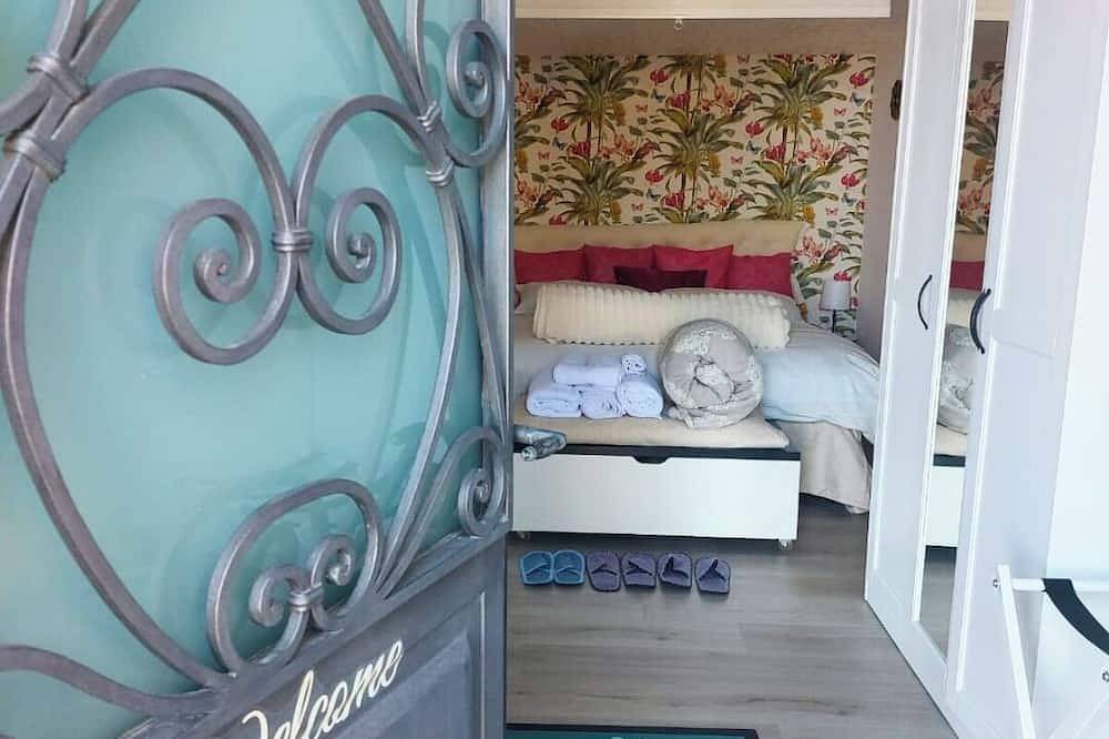 Appartamento intero, Casetta panoramica a 100 mt dalla piazza principale vista Taormina e Calabria in Castelmola, Provincia di Messina