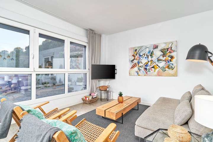 Appartamento intero, Appartamento 'Apartamento Playa Cabria' con piscina condivisa, Wi-Fi e aria condizionata in Curumbico, Almuñecar