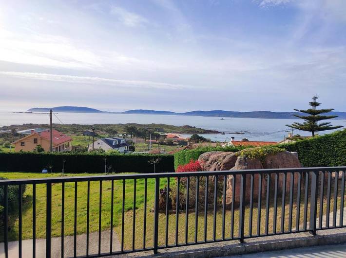 Apartamento para 12 personas, con vistas al lago además de vistas y jardín en Carnota