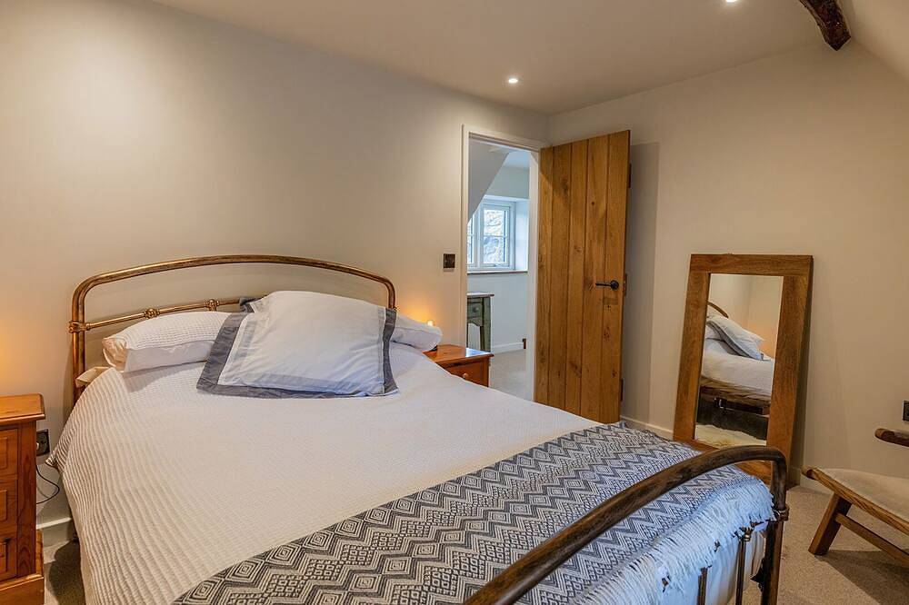 Charming Thatched Cottage in the Heart of Ramsbury in Wiltshire