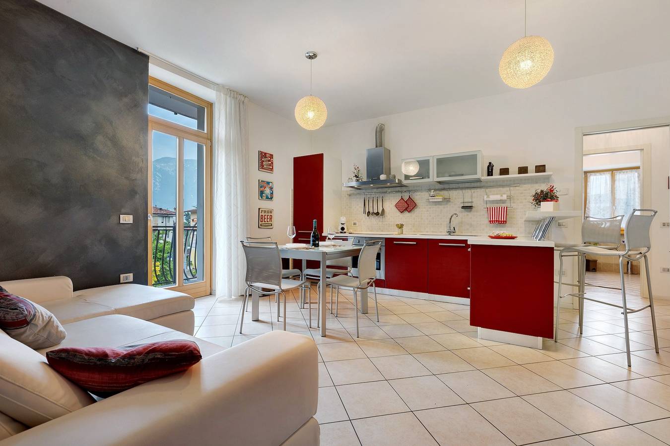 Ganze Wohnung, Ferienwohnung 'Das Rote Haus' mit Bergblick, Balkon und Wlan in Varone, Riva del Garda