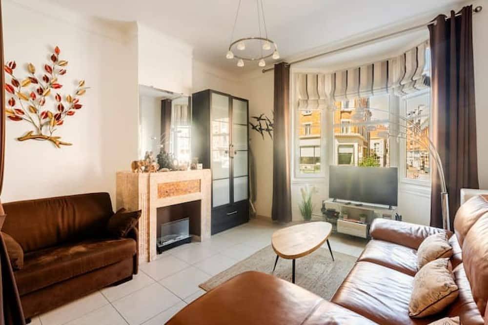 Entire apartment, 2-Bedroom Apartment at Le Moulin d'Or in Central Lille, Near Lille Flandre Train Station in Lille, Lille region