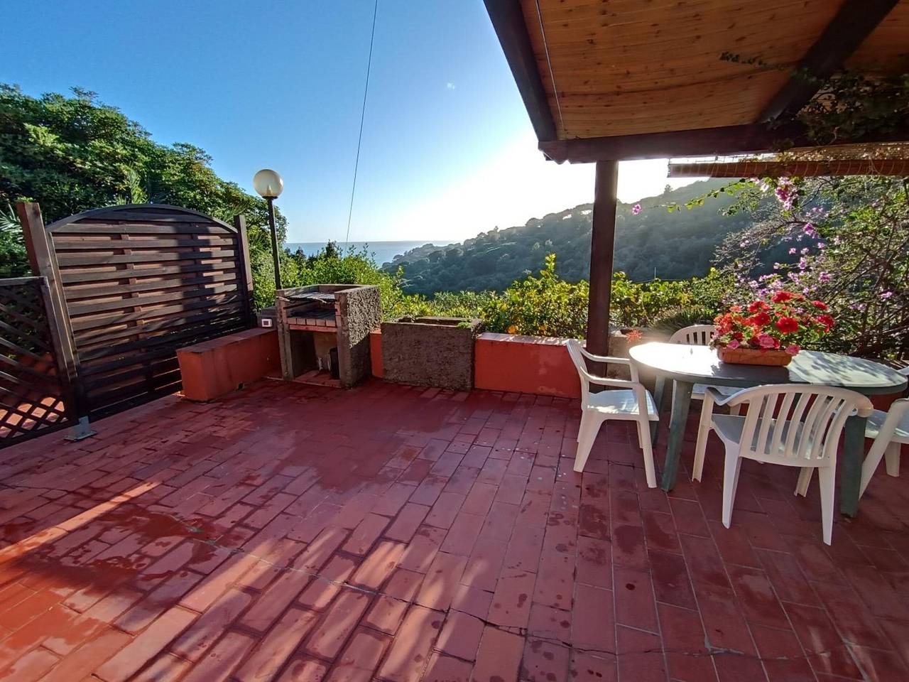 Ganze Wohnung, Villa Fiorita – Apartment Bouganville mit Meerblick zwischen Capoliveri und Morcone in Morcone, Elba