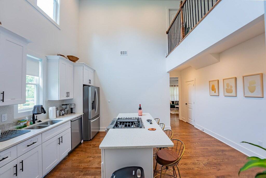 Modern Luxury Home Minutes from Atl Airport & Downtown in East Point, Fulton County