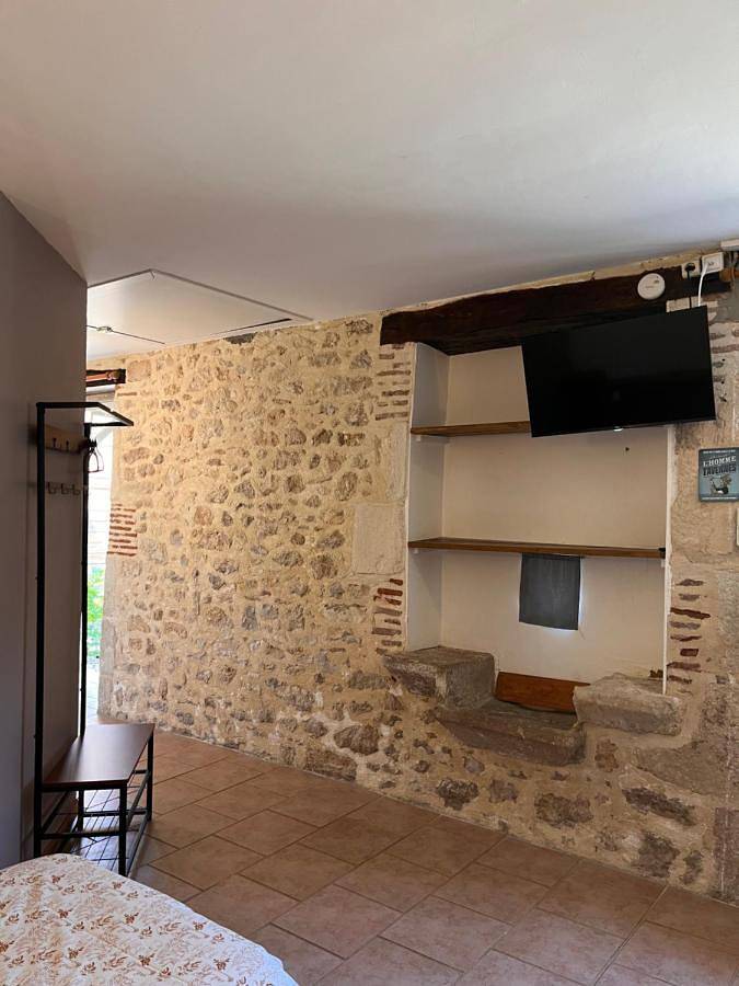 Location de vacances pour 2 personnes, avec piscine ainsi que terrasse et jardin à Vire-sur-Lot - 3