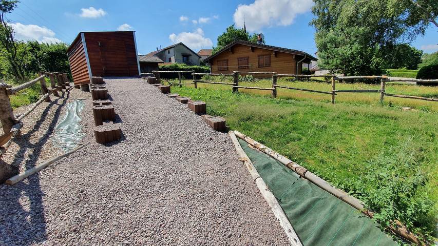Chalet 'Le Chandeley' avec terrasse privée, jardin privé et Wi-Fi in Champdray, Saint-Dié-des-Vosges