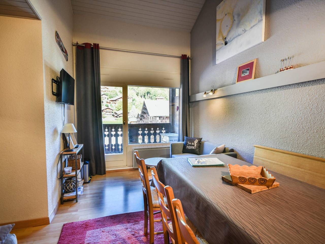 Entire apartment, Charming Apartment Near Slopes and Village Center - Up to 5 Guests in Les Gets, Les Portes du Soleil