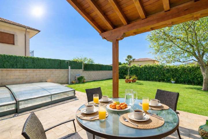 Casa rural con piscina para 9 personas, con piscina además de vistas y jardín, Se admiten mascotas en Navarra - 2