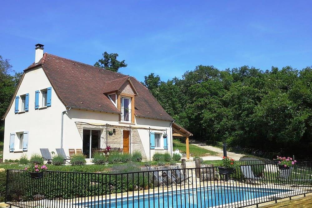 Location maison à Loubressac Nord Lot (46) 8 personnes avec piscine privée in Loubressac, Lot