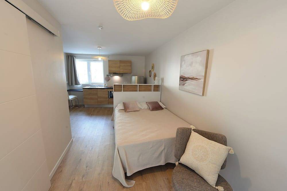 Apartamento entero, Ange A warm, natural light, a peaceful refuge where life is good in Arbent, Nantua