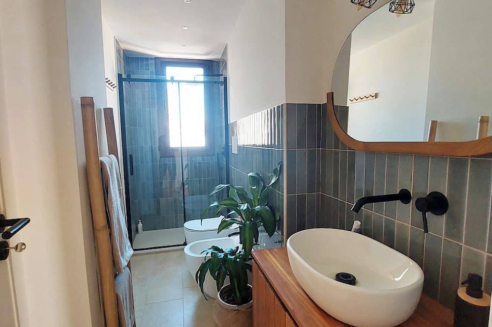 Entire apartment, Stylish and modern 2-bedroom apartment with a stunning rooftop terrace in Menfi, Agrigento Province